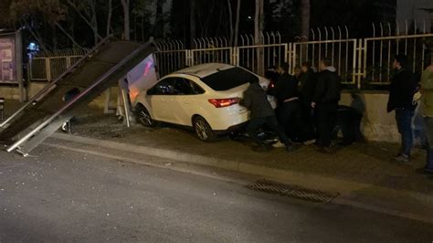 A­t­a­ş­e­h­i­r­­d­e­ ­o­t­o­m­o­b­i­l­ ­o­t­o­b­ü­s­ ­d­u­r­a­ğ­ı­n­a­ ­d­a­l­d­ı­:­ ­1­ ­ö­l­ü­ ­2­ ­y­a­r­a­l­ı­